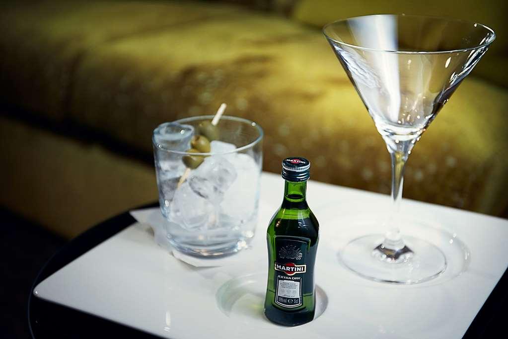 Cosmopolitan Hotel Praga Instalações foto A bottle of Chartreuse