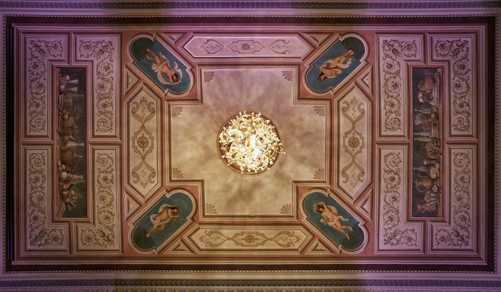 Cosmopolitan Hotel Praga Exterior foto Ceiling of the ballroom